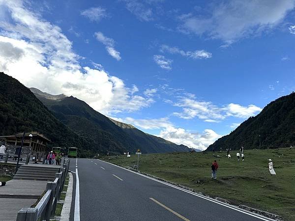 絕美稻城亞丁【二入亞丁】-四姑娘山雙橋溝.甲居藏寨.仙乃日.