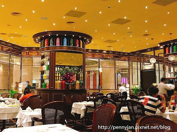 TWG Tea Salone茶沙龍 店內警.JPG