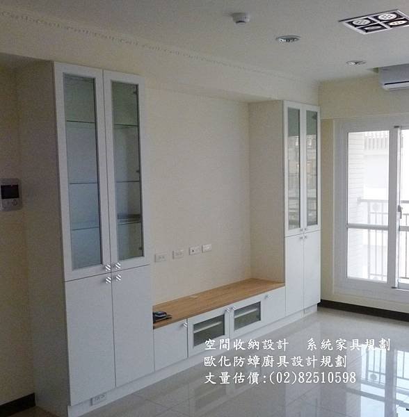 6 板橋浮洲地區金門街_電視展示櫃.JPG