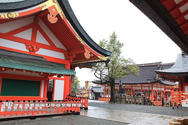 27.神社境內