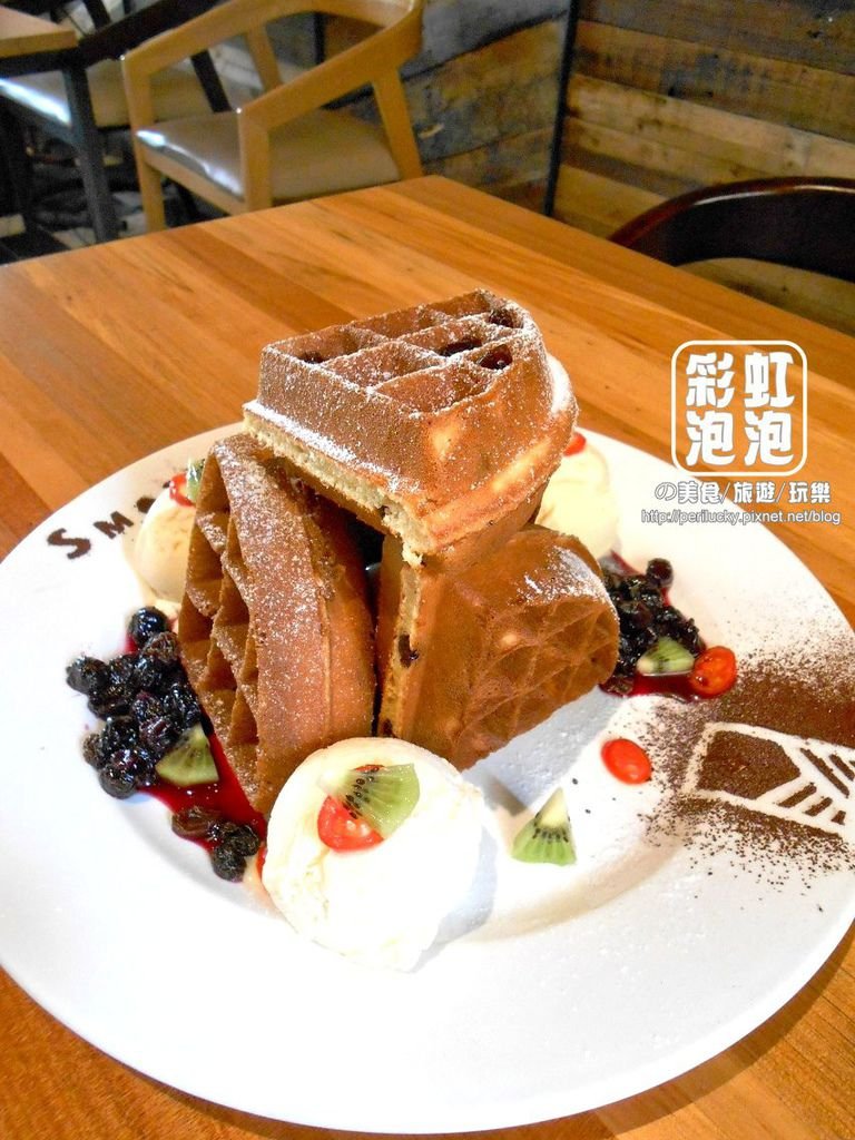 17.Smoker煙燻咖啡-煙燻手作藍莓醬鬆餅佐葡萄乾