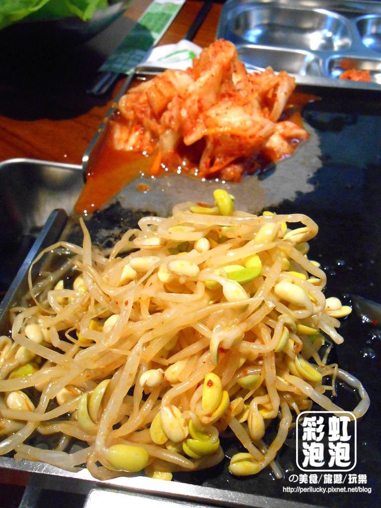 7.菜豚屋台中精誠店-泡菜、豆芽菜.jpg