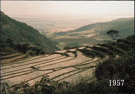 何普1957年天母山上拍台北朋盆地