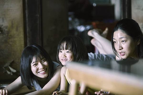 小偷家族 (4).jpg