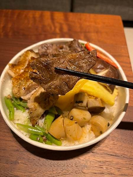 原燒 炙燒牛排雞腿丼內容4.jpg