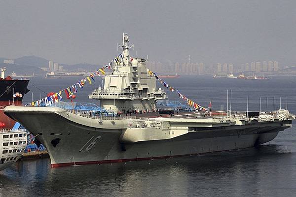 1200px-Liaoning_aircraft_carrier_Sept_2012-1024x682