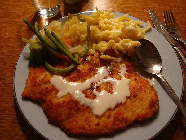 Turkey_Schnitzel_with_Spatzle_and_vegetables