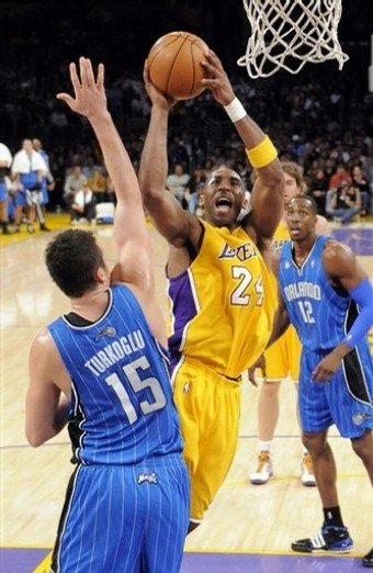 Kobe shot on Hedo.jpg