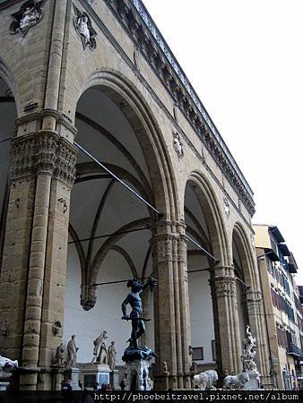 5-傭兵涼廊（Loggia dei Lanzi）