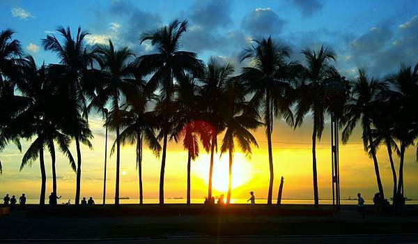 Roxas Blvd Sunset.jpg