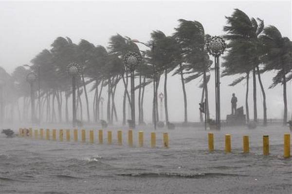 Roxas Blvd typhoon.jpg