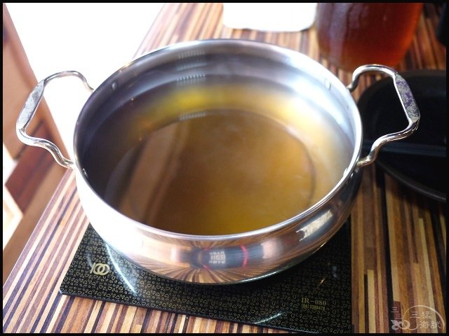 010.jpg