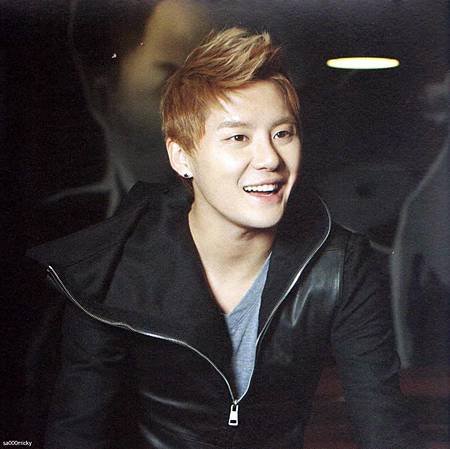 JYJ 2012 STANDING -022.jpg