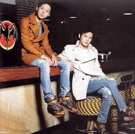 JYJ 2012 STANDING -008.jpg