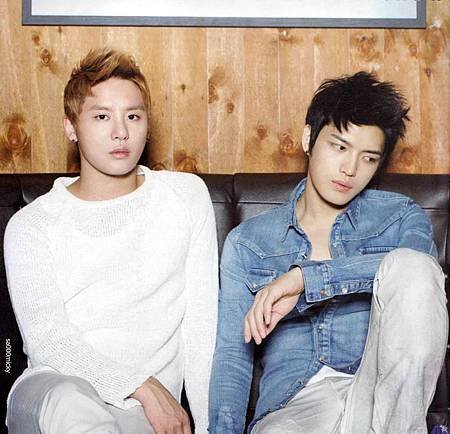 JYJ 2012 STANDING -016.jpg