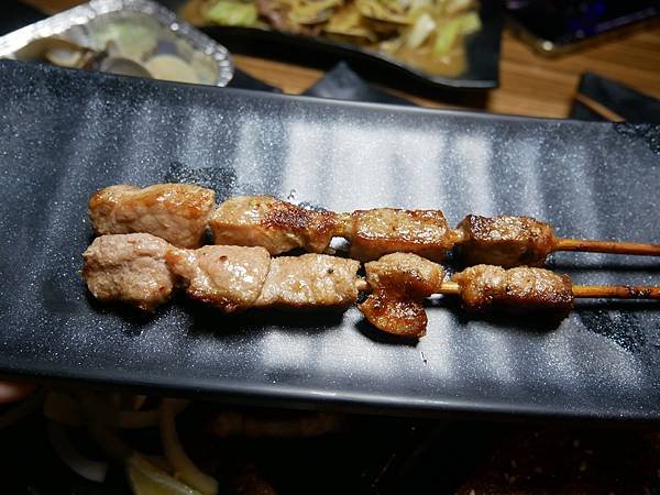 【新北蘆洲/美食】一整隻烤魚只要350元！串烤店居然有泰國蝦