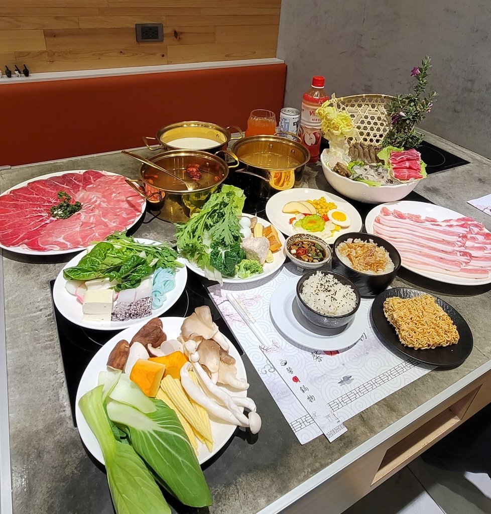 嘉義鍋物推薦/嘉義後站5分鐘抵達的深夜療癒系馨月鍋物/被火鍋