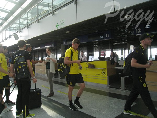 flughafen rezeption.jpg