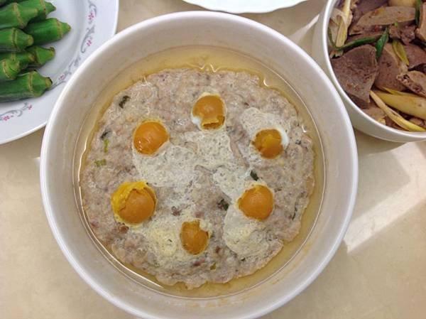 醃冬瓜肉餅蒸鹹蛋