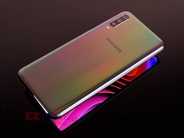 全台最大手機維修通路，SAMSUNG A70問題，換電池 手