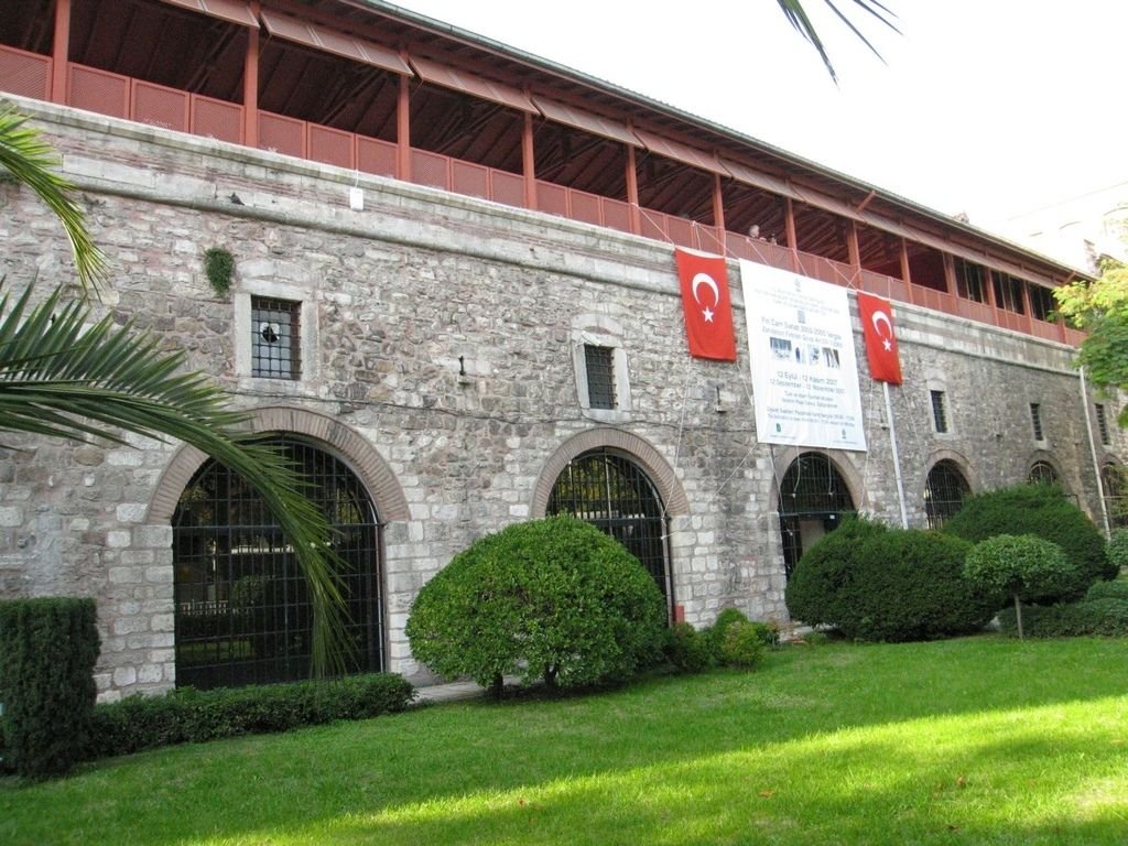 Turkish_and_Islamic_Arts_Museum.jpg