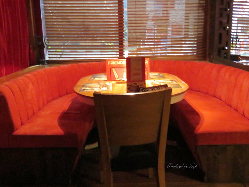 FriendsCafe (11).jpg