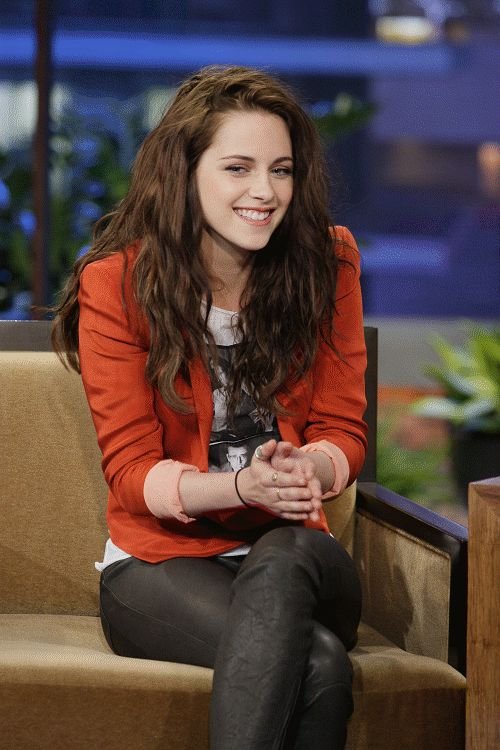 Kristen on Tonight Show-20120504 (4)