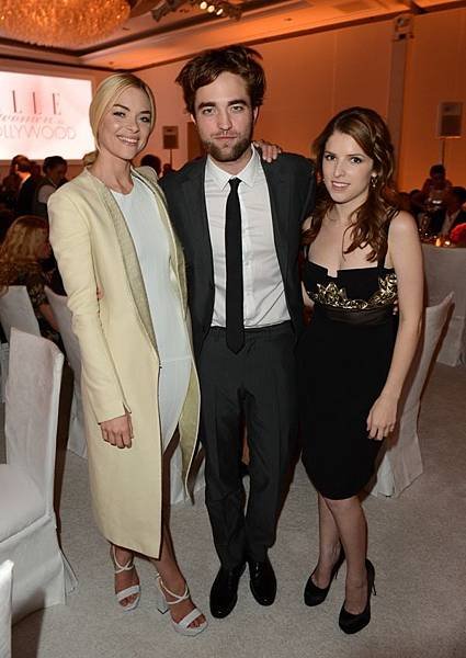 Rob出席 19th Annual ELLE Women in Hollywood Celebration-20121015 (2)