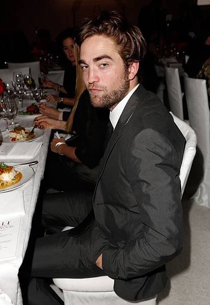 Rob出席 19th Annual ELLE Women in Hollywood Celebration-20121015 (3)