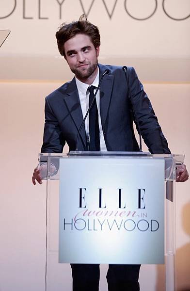 Rob出席 19th Annual ELLE Women in Hollywood Celebration-20121015 (6)