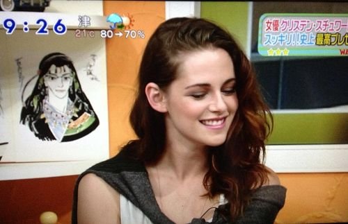 【東京BD2電影宣傳】Kristen Stewart 接受日本 Sukkir電視採訪-20121022 (2)