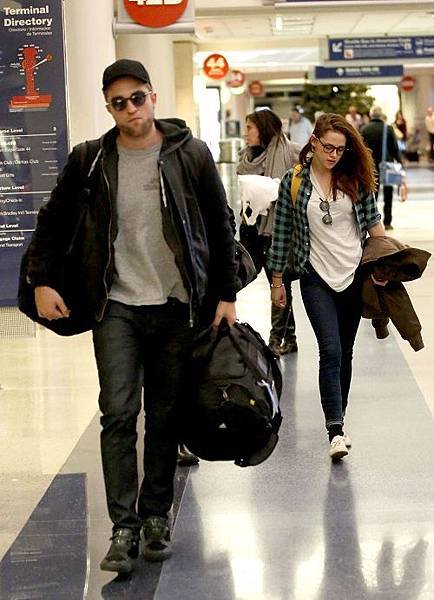 Robsten 感恩假期結束返回LA-20121226 (10)