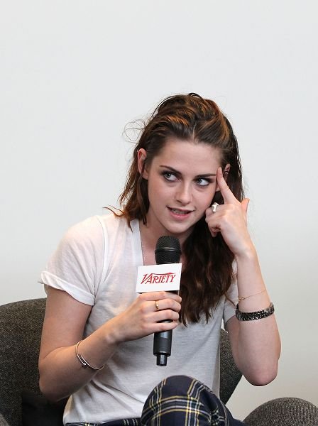 Kristen出席「Variety Awards Studio」-20121228 (8)