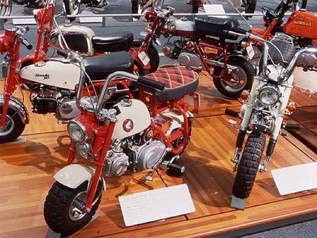 0212_04zoom+1967_honda_monkey_z50m+2_front_right_view.jpg