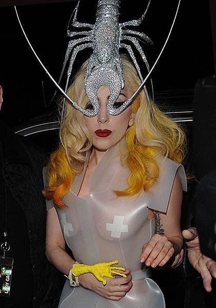 lady-gaga-lobster-head-11