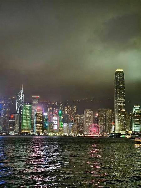香港「尖沙嘴」走星光大道賞「維多利亞港燈光秀」、「1881商