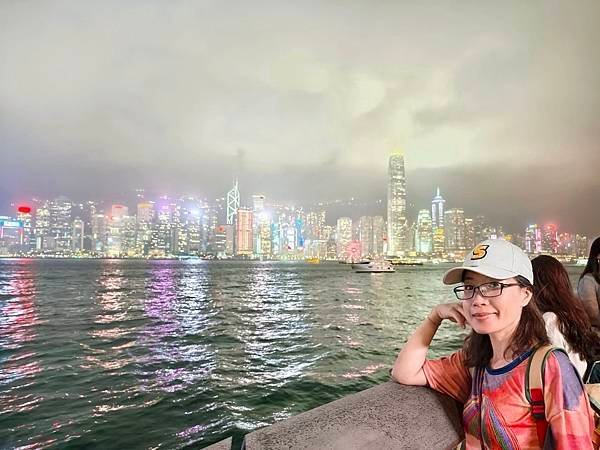 香港「尖沙嘴」走星光大道賞「維多利亞港燈光秀」、「1881商