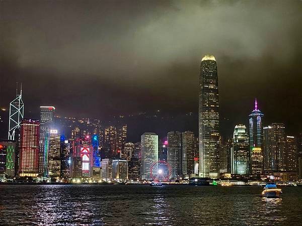 香港「尖沙嘴」走星光大道賞「維多利亞港燈光秀」、「1881商