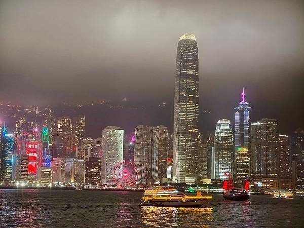香港「尖沙嘴」走星光大道賞「維多利亞港燈光秀」、「1881商