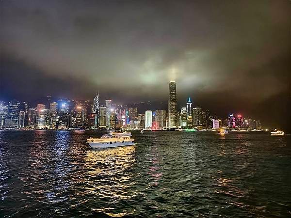 香港「尖沙嘴」走星光大道賞「維多利亞港燈光秀」、「1881商