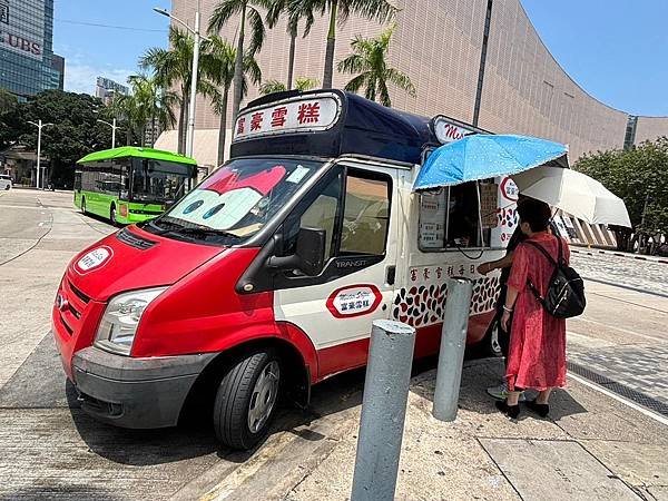 香港「尖沙嘴」走星光大道賞「維多利亞港燈光秀」、「1881商