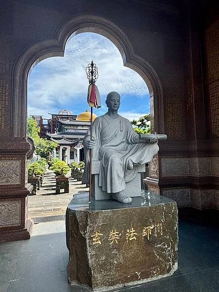 台南晃晃趣～「幸福包裝工廠」拍拍吃吃、「玄空法寺」放空去