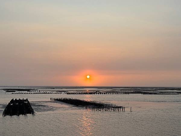 「東石漁人碼頭」散步看夕陽…..