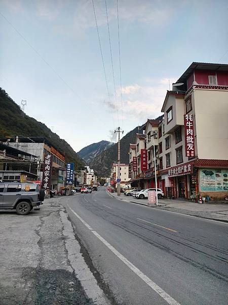 流浪到四川～在古爾溝住一晚「西康·亞溫泉酒店」