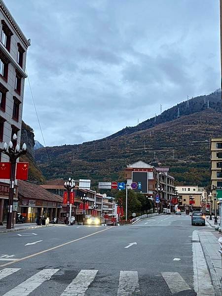 流浪到四川～黑水縣「蘆花酒店」 哪欸暗摸摸啊！