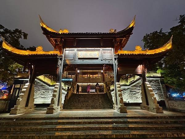 夜逛成都｜奎星樓街、寬窄巷、錦里古街