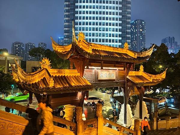 夜逛成都｜奎星樓街、寬窄巷、錦里古街