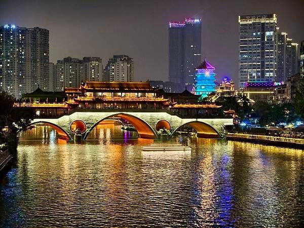 夜逛成都｜奎星樓街、寬窄巷、錦里古街
