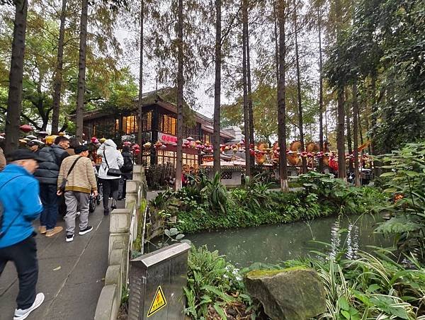 成都～人民公園、鶴鳴茶社、大慈寺、IFS國際金融中心、太古里