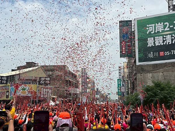 宗教盛事～ 追『白沙屯媽祖』感受香燈腳的熱情